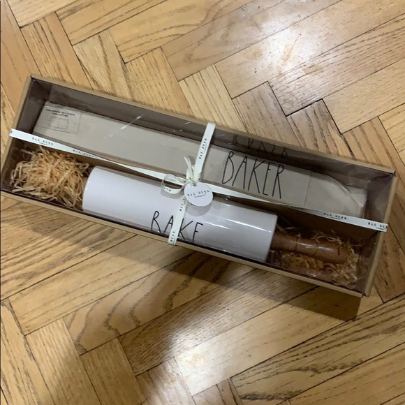 NEW Rae Dunn BAKER Half Apron and BAKE Rolling Pin - Picture 4 of 8